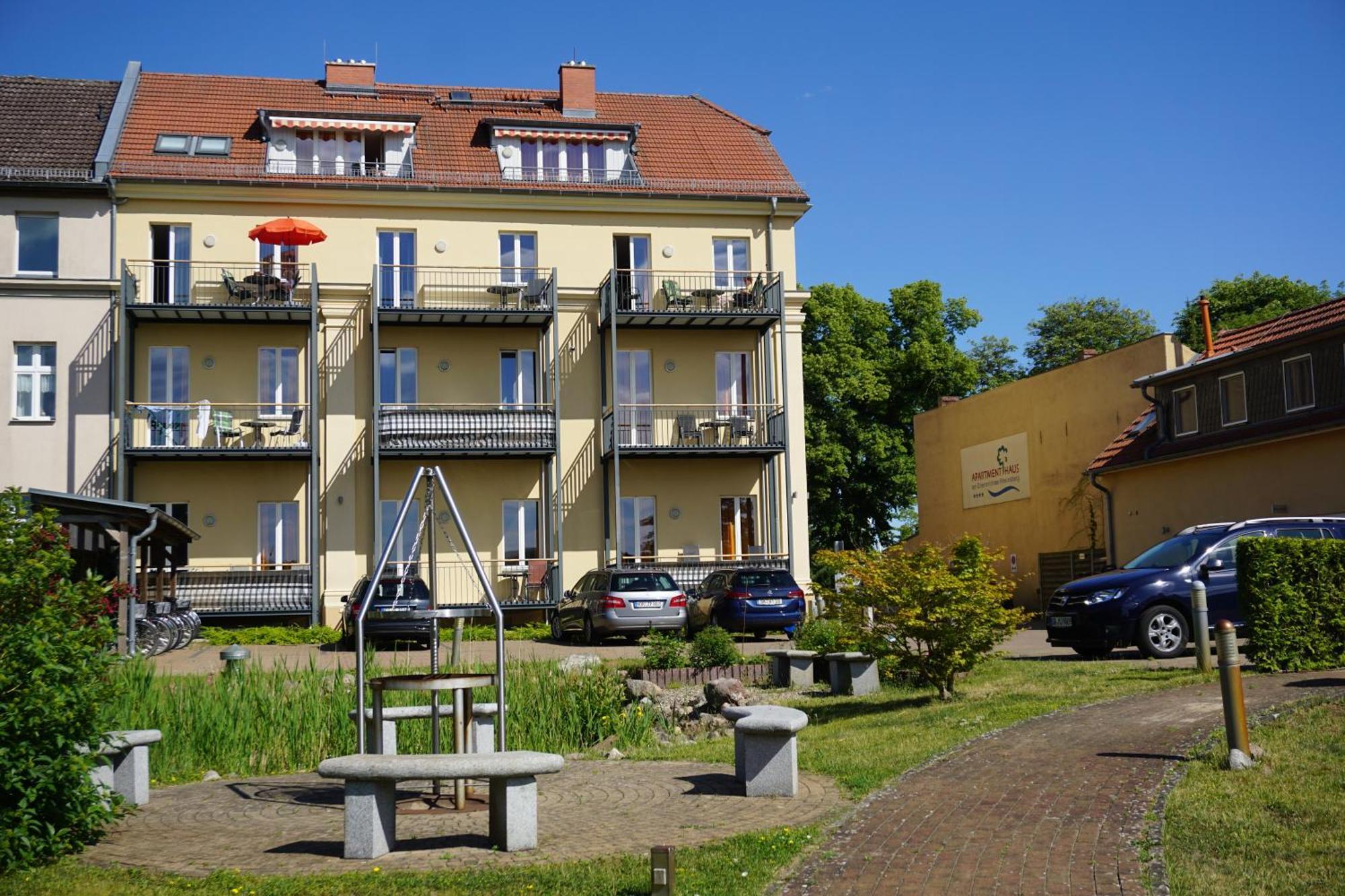 Einraumapartment Im Erdgeschoss Mit Seeblick Rheinsberg Exterior photo