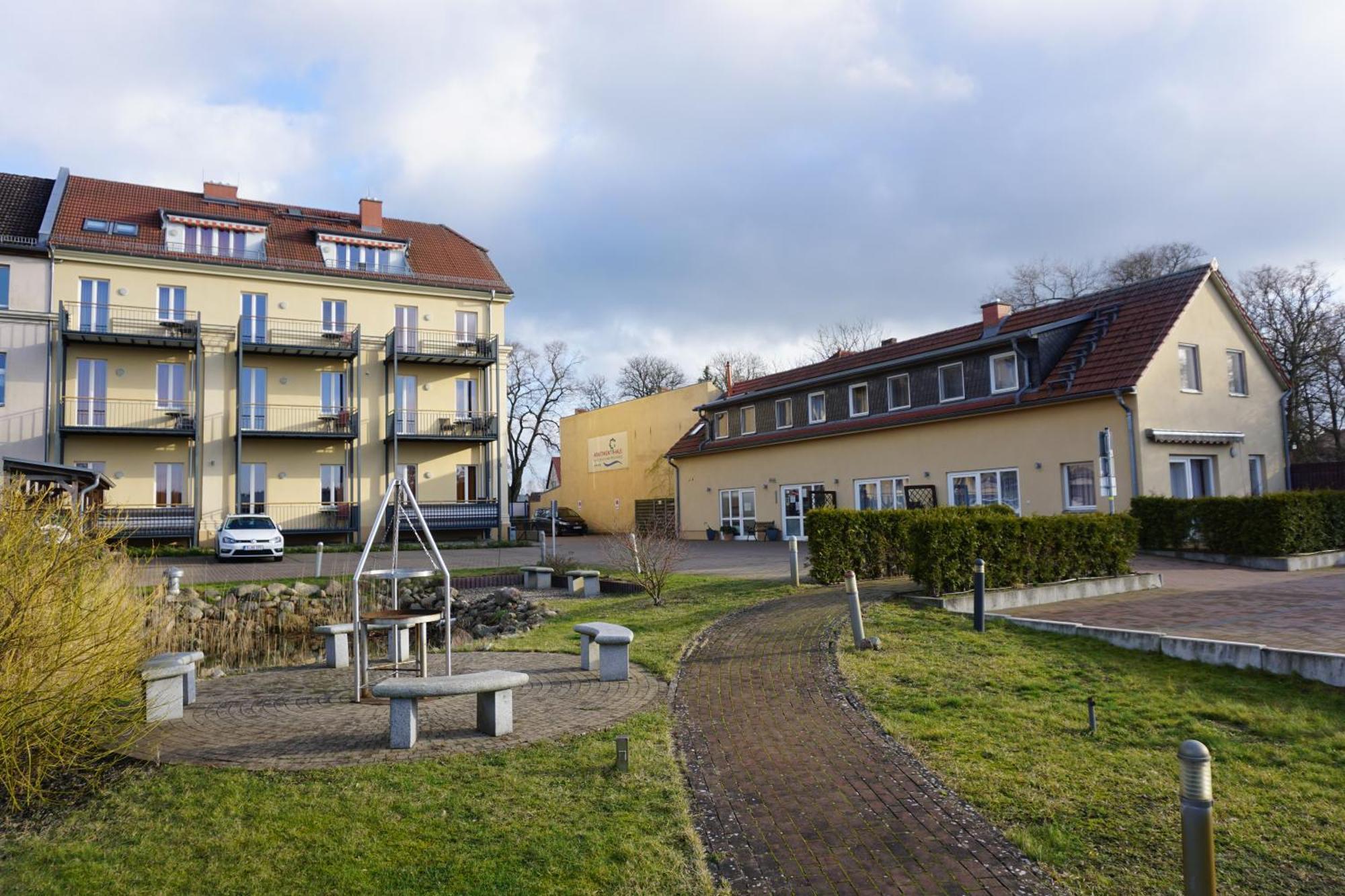 Einraumapartment Im Erdgeschoss Mit Seeblick Rheinsberg Exterior photo